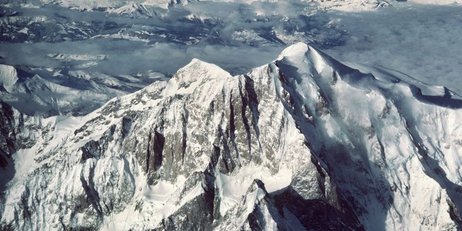 Am Montblanc-Gebirge in den Westalpen sind durch eine Lawine mindestens vier Menschen gestorben (Archivbild).