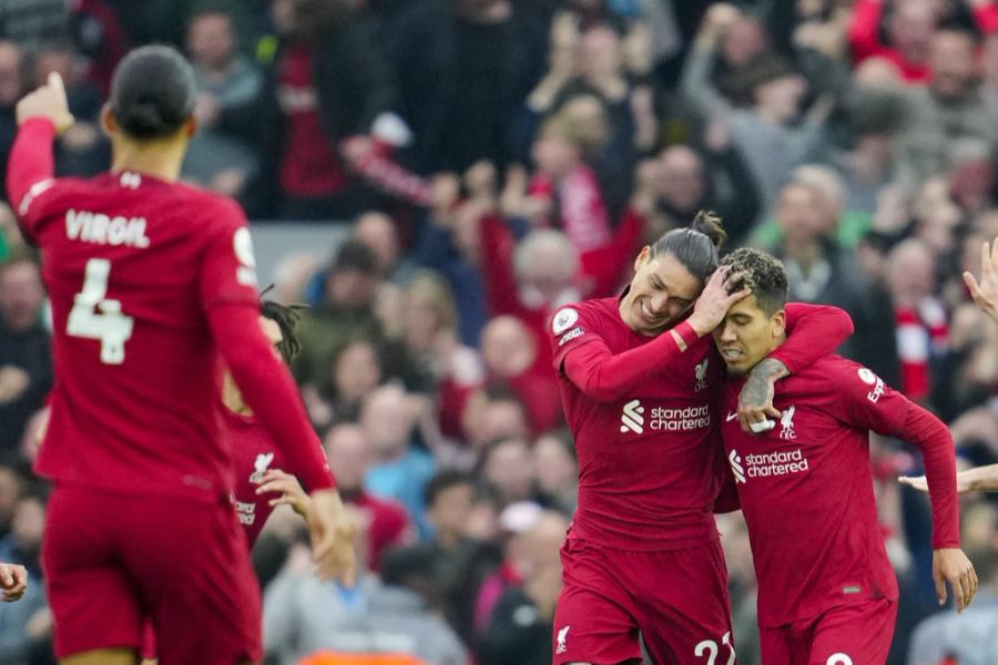 In der Schlussphase sorgt Roberto Firmino (r.) doch noch für den Ausgleichstreffer.