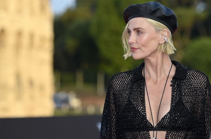 Charlize Theron posiert während des Fotocalls zum Film «Fast X» im Kolosseum in Rom. charlize theron