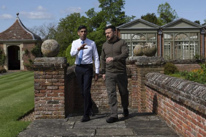 Der britische Premierminister Rishi Sunak wird zusammen mit der Niederlande eine «internationale Koalition» gründen und damit der Ukraine für den Ukraine-Krieg F16-Kampfjets liefern. Ukraine Krieg