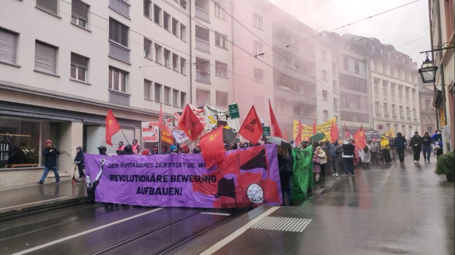 Der Demozug wurde aber schon nach 400 Metern gestoppt.