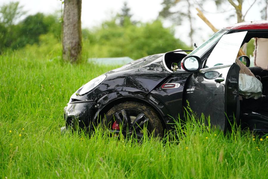 Der Mann musste mit einem Rettungswagen ins Spital gebracht werden.