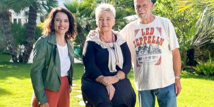 Mona Vetsch mit Beatrice und Marcel Buholzer auf Kreta. mona vetsch srf