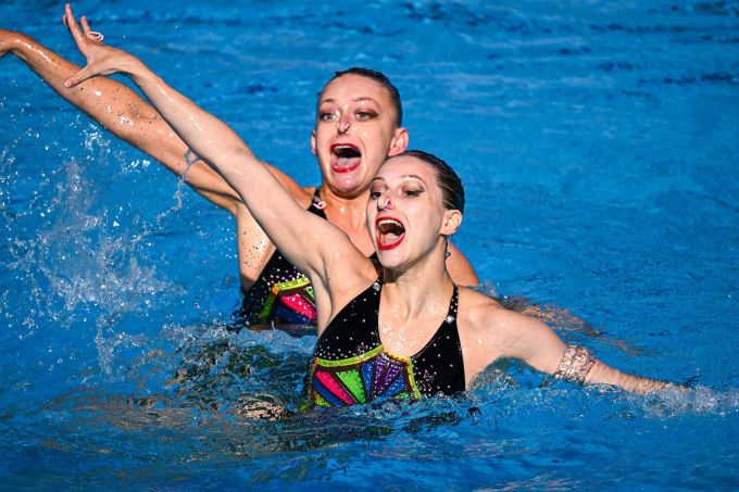 An den Weltmeisterschaften 2022 in Budapest erreichten Emma Grosvenor (r.) und Margaux Varesio den starken 13. Rang. Grosvenor Varesio
