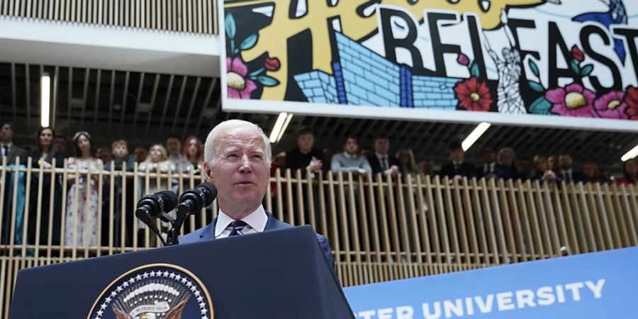 Joe Biden, Präsident der USA, spricht an der Ulster University in Belfast. Foto: Patrick Semansky/AP/dpa