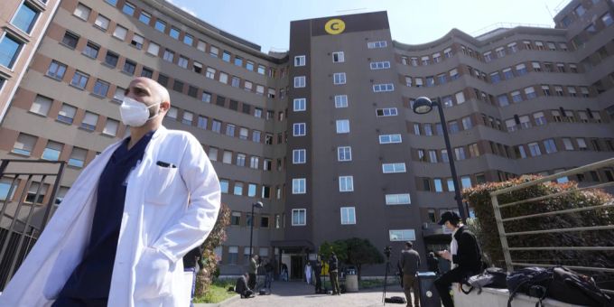 Herzprobleme - Italiens Ex-Präsident Berlusconi auf Intensivstation