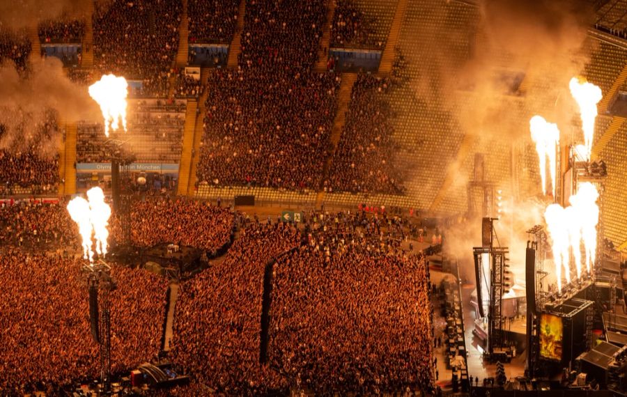 Trotz den Vorwürfen gegen Till Lindemann strömten 60'000 Fans ins Olympiastadion.