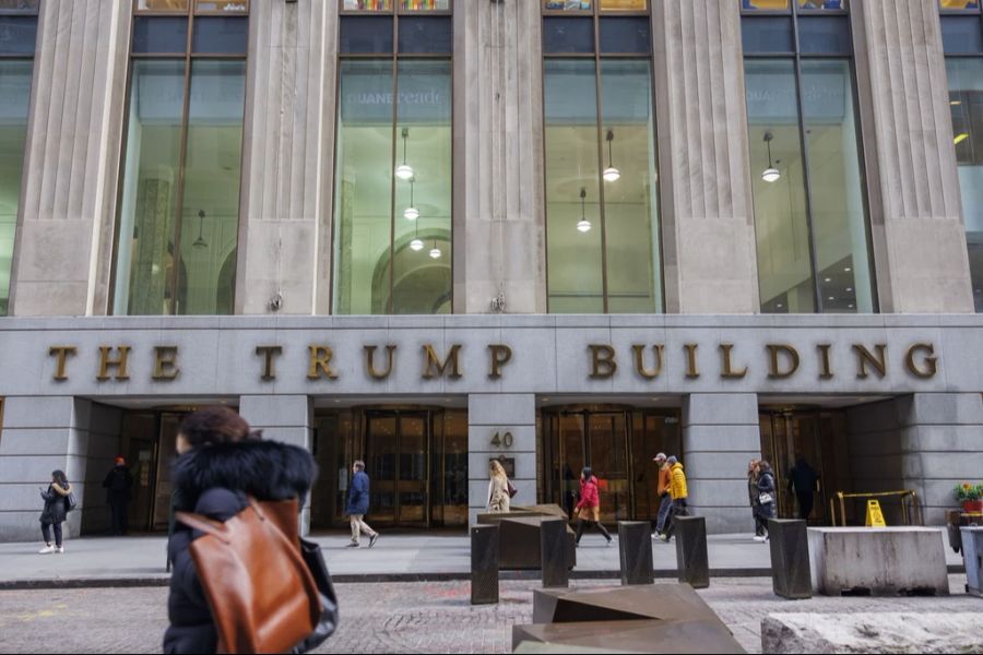 «40 Wall Street», auch bekannt als «The Trump Building», ist ein 283 Meter hoher Wolkenkratzer im Finanzdistrikt von Manhattan.