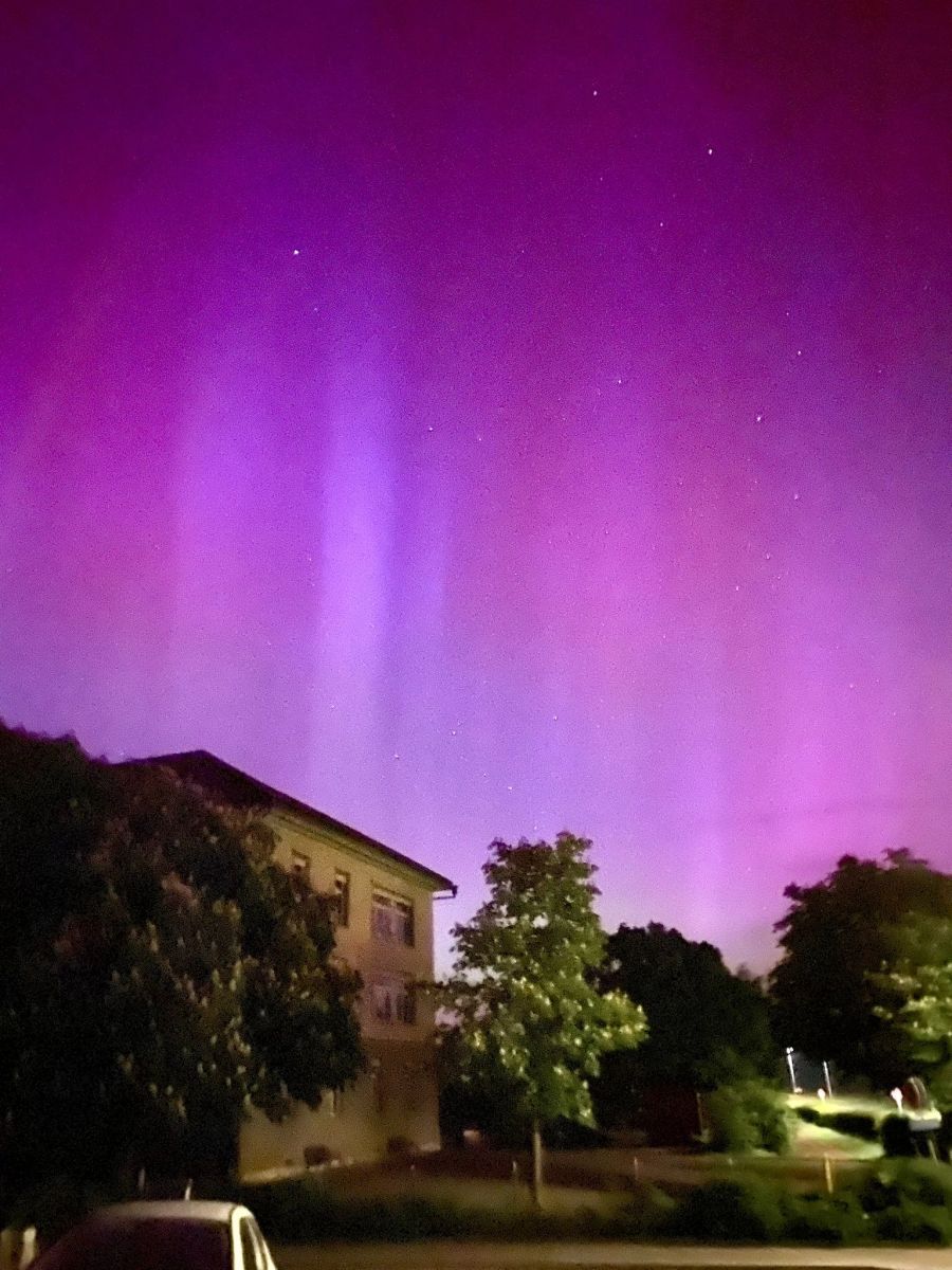 Der Sonnensturm wird voraussichtlich über das Wochenende anhalten. Abgebildet: Polarlichter in Schüpfen.