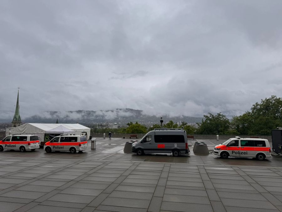 Die Zürcher Stadtpolizei ist vor Ort.