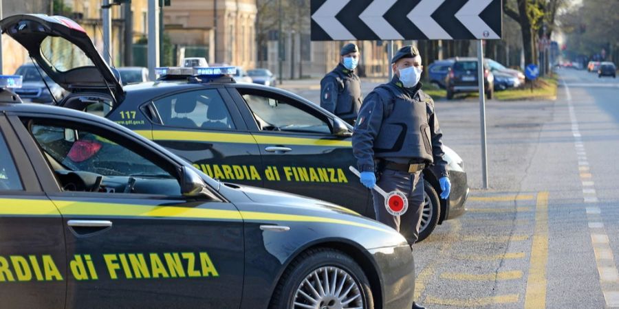 Guardia di Finanza Autos