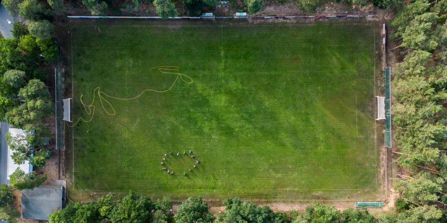 Im Amateurfussball in Deutschland gab es in der vergangenen Spielzeit weniger Diskriminierungs- und Gewaltvorfälle als im Jahr zuvor.