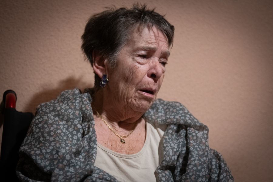 Nachdem das Gebäude an ein Immobilienunternehmen verkauft worden war, sollte sie ausziehen, weil ihr alter Mietvertrag nicht mehr gültig sei. Die neuen Eigentümer bekamen vor Gericht Recht.