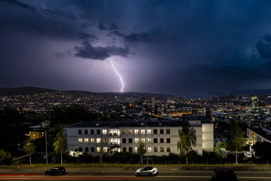 Heute Abend kommen im Flachland allerdings die Gewitter. (Archivbild)