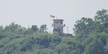 Wachturm Nordkorea Flagge Grenze