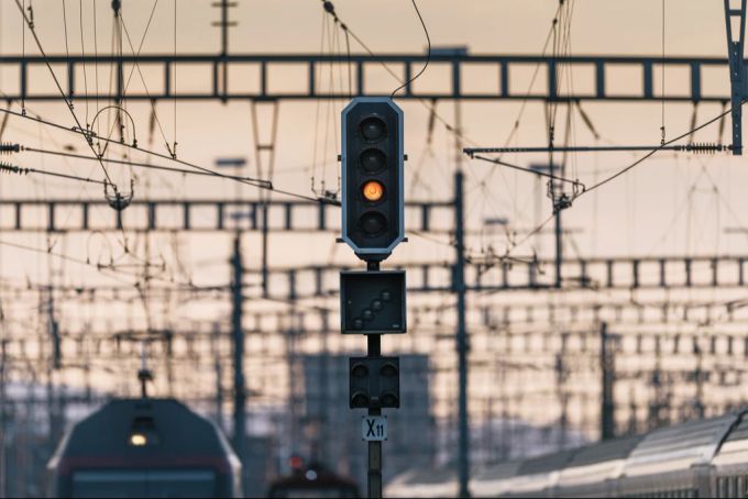 Bei Wartungsarbeiten stellt die SBB den Strom in den Fahrleitungen jeweils in gewissen Bereichen ab. SBB
