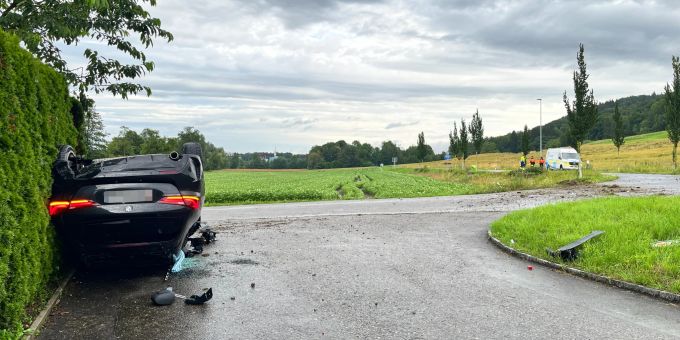 Unfall in Wohlen AG: Auto landet nach Alkoholfahrt auf dem Dach. Unfall Wohlen