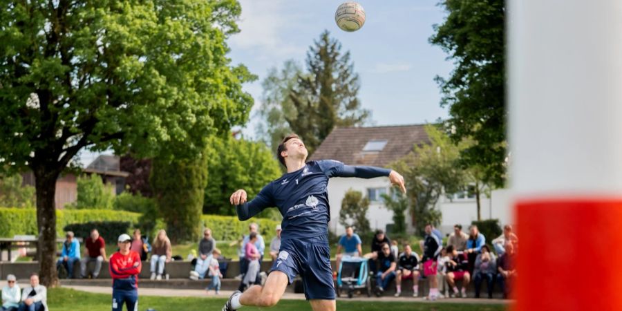 Die Oberentfelder Faustballer im Spiel