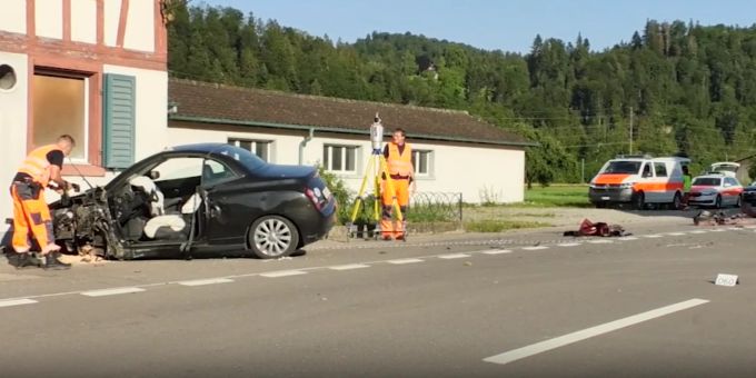 Wila ZH - Zwei Verletzte bei heftiger Kollision