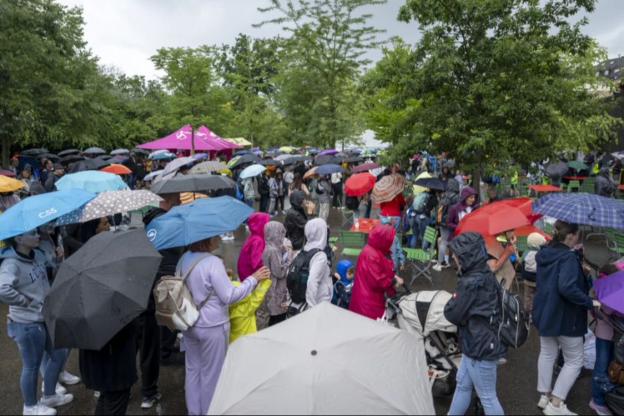 Der Verkauf von Regenschirmen hat hingegen im Juni 2024 stark zugenommen.