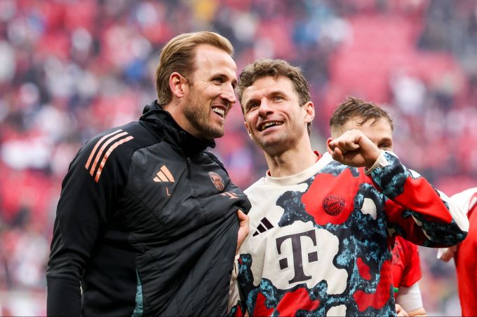 Harry Kane (l.) feiert seinen ersten Vereinstitel überhaupt. Harry Kane