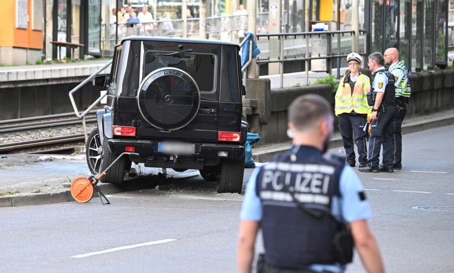 Eine Person kam dabei ums Leben, sieben wurden verletzt.