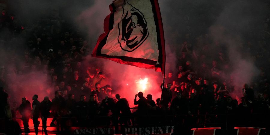 Die Fussballclubs Inter und AC Mailand gehen zur neuen Saison gegen «unerwünschte Fans» vor.