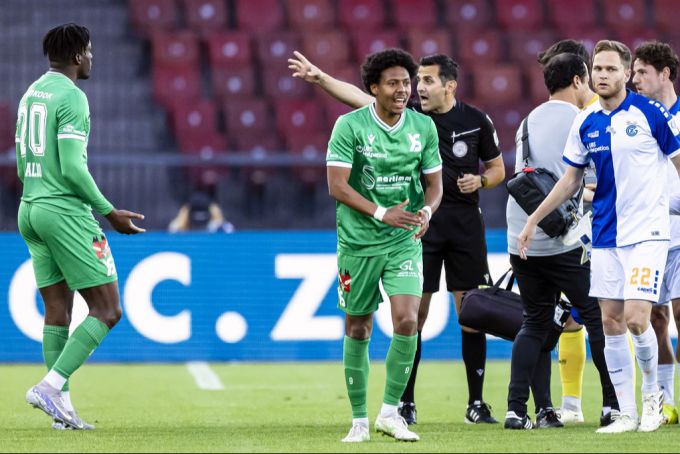 Ronaldo Tavares (links) fliegt bereits in der Startphase vom Platz. Yverdon