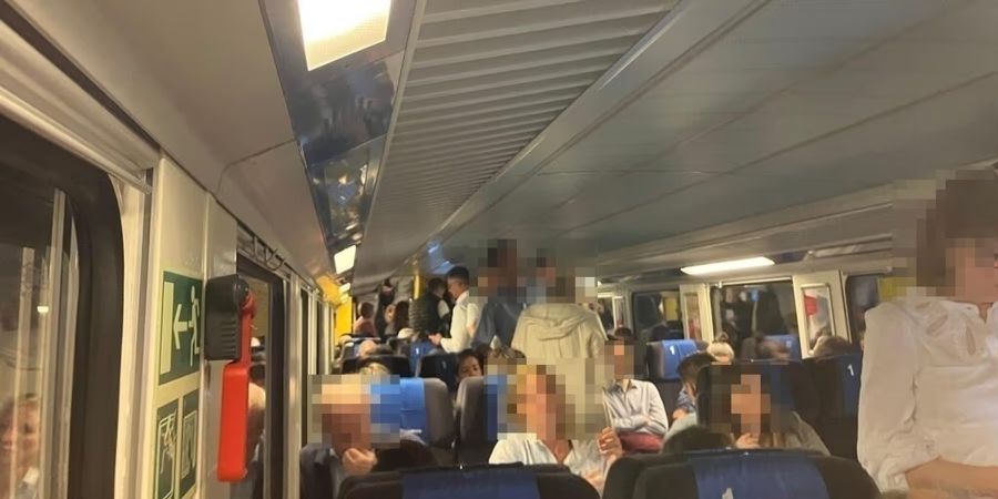 Aus dem blockierten Zug aussteigen und durch den Tunnel laufen kam aus Sicherheitsgründen nicht infrage.