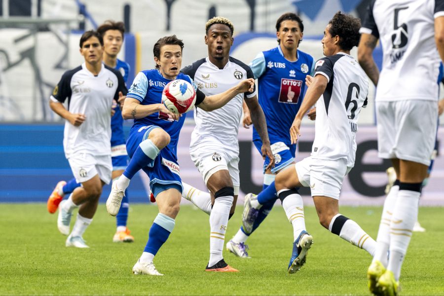 Matteo Di Giusto (l.) vom FC Luzern gegen FCZ-Spieler Nelson Palacio.