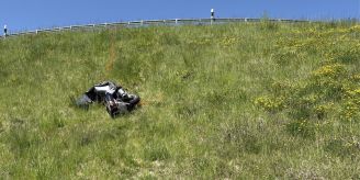 Ebnat-Kappel SG - Rollerfahrer stürzt nach Kollision Wiesenbord hinab