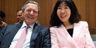 Fröhlicher Altkanzler - Gerhard Schröder: Erster Auftritt nach Burnout