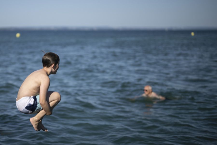 Da hilft nur eine Abkühlung im Wasser.