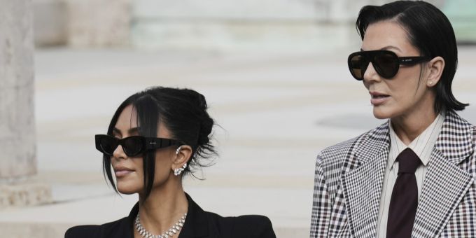Zum Verwechseln ähnlich: Kris Jenner und Tochter Kim Kardashian gemeinsam in Paris. kris jenner