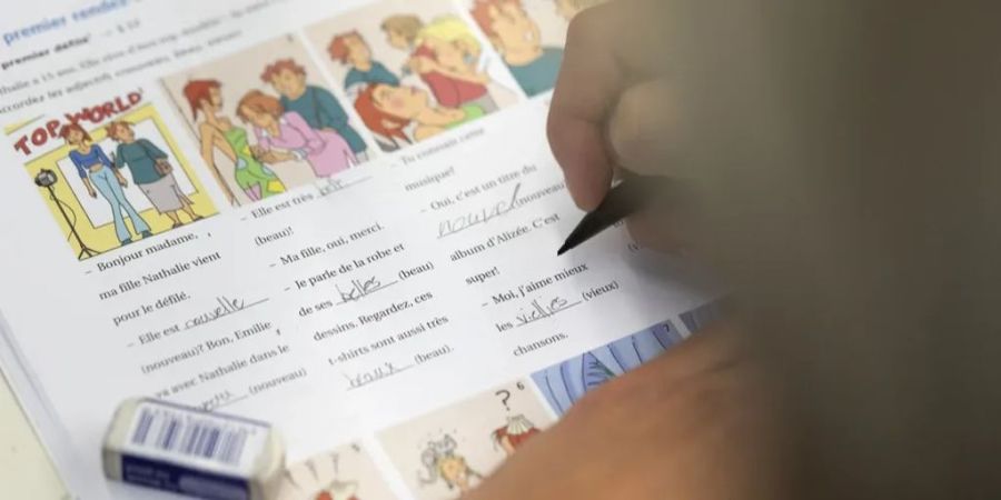 Stattdessen sollte man sich nur auf eine Fremdsprache, das Französische, konzentrieren.