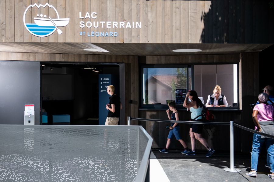 Der Lac Souterrain de St-Léonard liegt nur zehn Minuten von Sitten entfernt.
