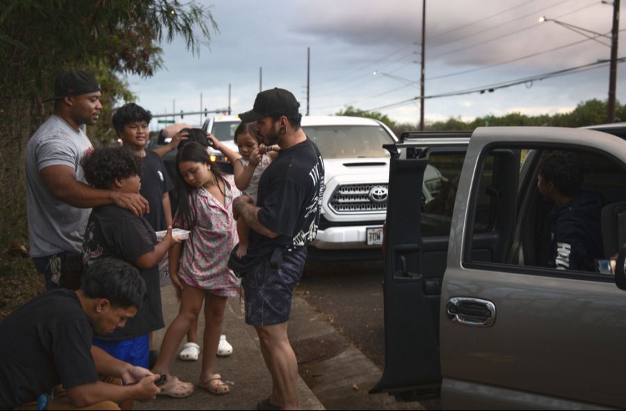 Tausende Menschen flüchteten nach dem Erdbeben vor Russland auf Hawaii vor dem erwarteten Tsunami.