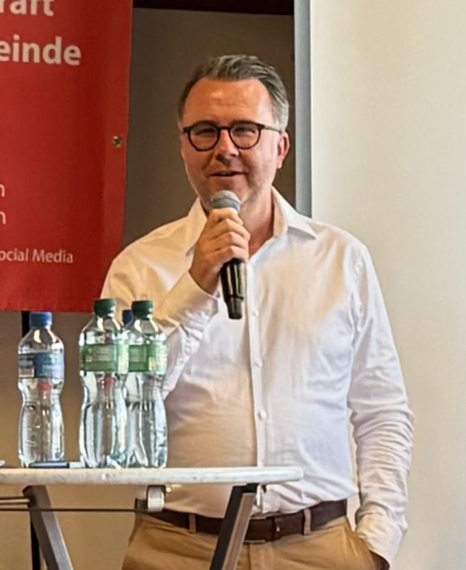 Dominic Amacher ist für die Wahlen in Köniz der FDP-Spitzenkandidat. unternehmer treffen köniz