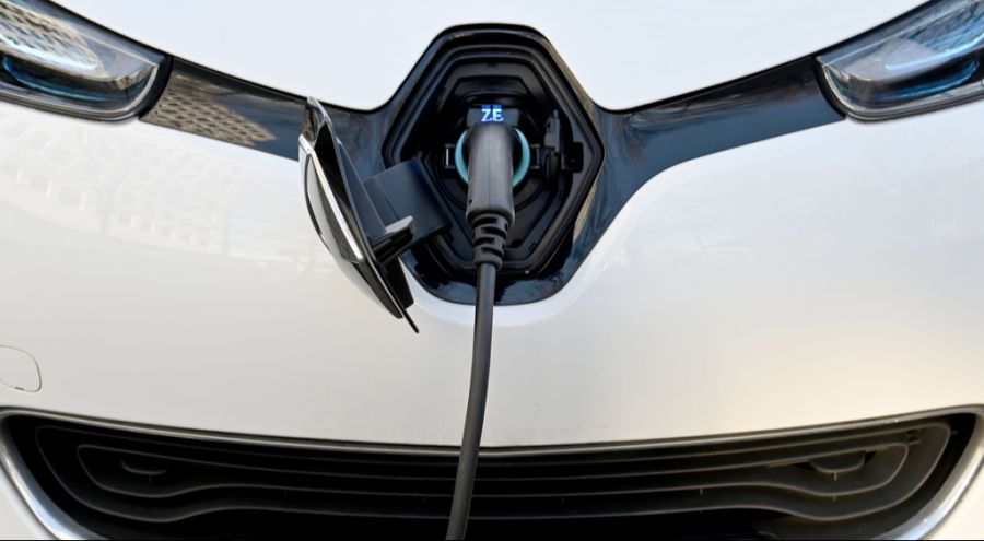 E-Auto Lithium knapp