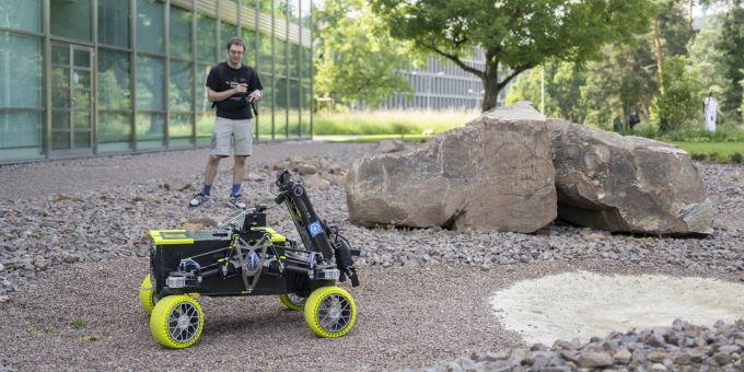 Die Eröffnung des Hochschulkooperationsprojekts Marscape der Fachhochschule Nordwestschweiz FHNW und der Ostschweizer Fachhochschule. Diese neu gestaltete Landschaft wird für die Mars-Rover-Forschung der FHNW genutzt werden als auch sozial-ökologischer Begegnungsraum für Gespräche und Erholung dienen. FHNW
