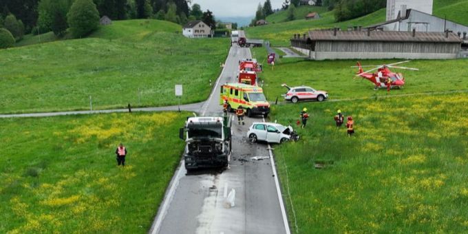 Heftiger Verkehrsunfall in Stein AR. Stein AR