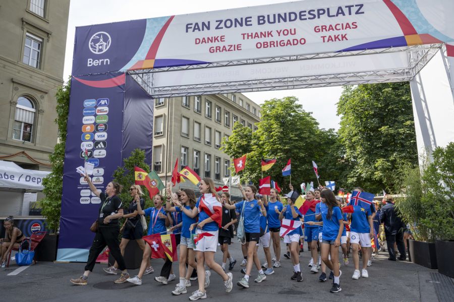 Am Dienstag wurde das Public Viewing auf dem Bundesplatz eröffnet.