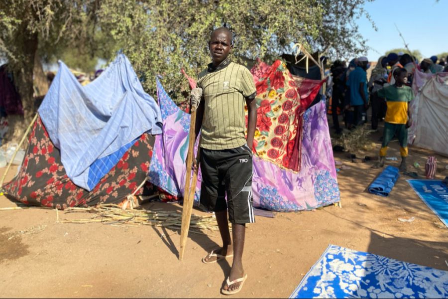 Ein Experte begründet es mit Rassismus: Die Leute, die Häuser, die Landschaft, alles sehe im Sudan anders aus, weshalb es schwieriger sei, eine Beziehung aufzubauen.