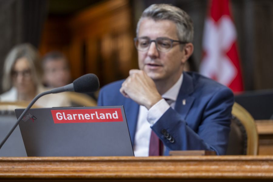 Ein Blick auf den Laptop zeigt sofort, dass Benjamin Mühlemann (FDP) für den Kanton Glarus im Ständerat sitzt.