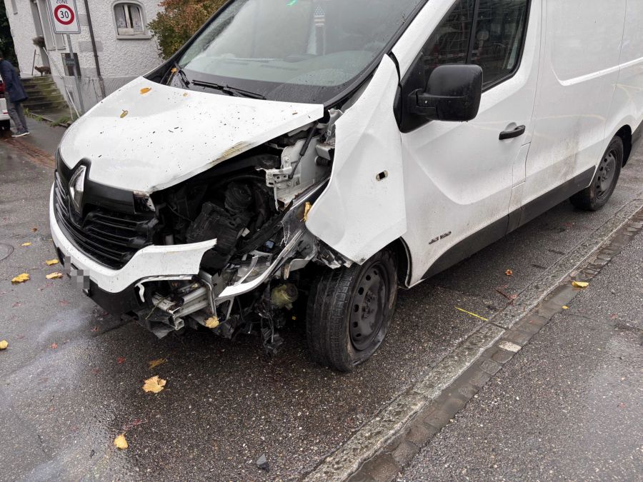 Am Lieferwagen entstand Sachschaden.