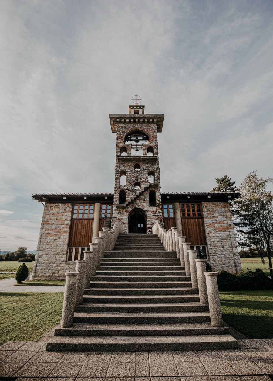 Stein Treppe Kirchturm Ebene
