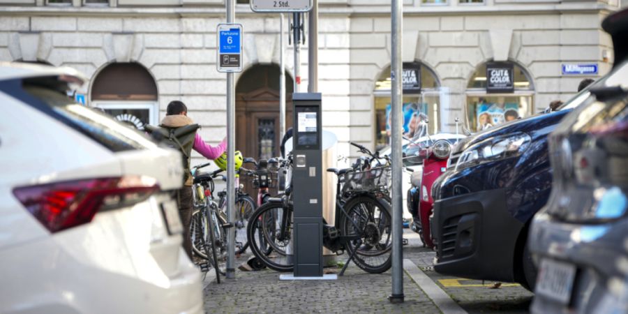 Die Bieler Stadtregierung verteidigte ihre Parkplatz-Strategie in ihrer Antwort auf eine Petition. (Symbolbild)