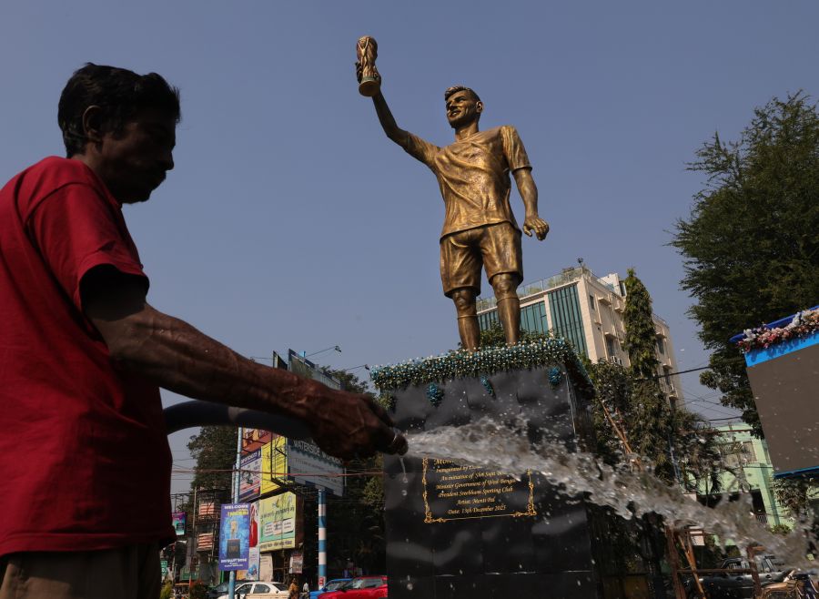In der Stadt Kalkutta wurde eine 21 Meter hohe Statue für den Argentinier eingeweiht.