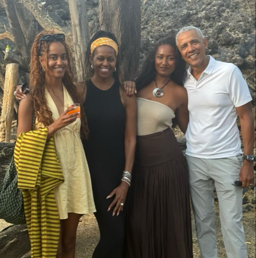 Eine glückliche Familie: Barack und Michelle Obama mit ihren Töchtern Sasha (l) und Malia.