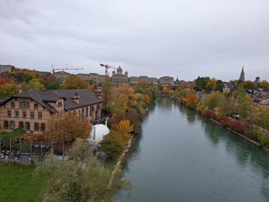Laut Tiefbau Stadt Bern würden sich die Berner Dauer-Schwimmerinnen und -Schwimmer bisher sehr gut an das Schwimm- und Böötle-Verbot halten.